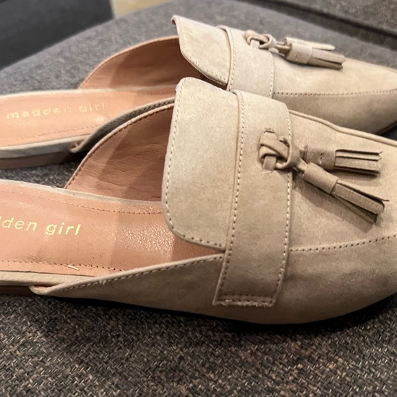 Madden Girl Tan Suede Loafer Mule Slide Slip On Sz 9.5 NEW - Picture 3 of 6